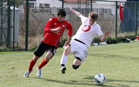 U-17-dən danimarkalılara futbol dərsi - Fotoreportaj