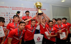 U-17-yə çempionluq kuboku təqdim olundu