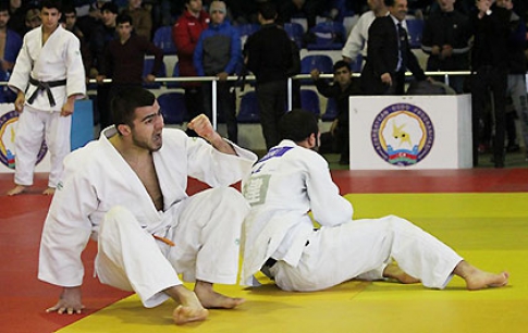 Judokas striking 5 medals