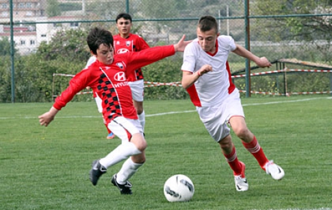 U-13 - 1 win, 1 loss in Turkey