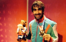 Rafael Aghayev striking his second gold